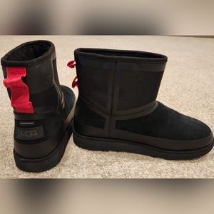NWT Ugg Waterproof black women's short boots with UGG plush and UGG pure size 10